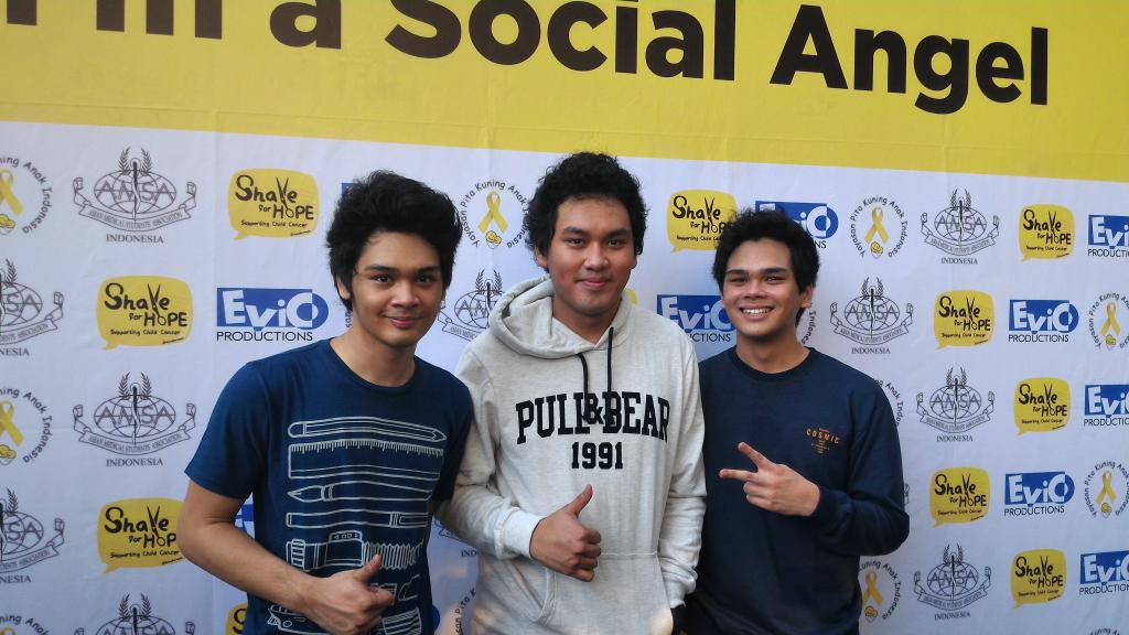 SonyMusicID's tweet photo. #SonyBuzz @TheOvertunes ikut berpartisipasi dalam gerakan #ShaveForHope lewat musik http://t.co/7GfRWGfF5X