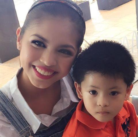 cherreshs's tweet photo. Aww. so cuteeee. #BooDub @mainedcm @reginevalcasid #ALDUBforMcDoTVC http://t.co/I5v8vtijRZ