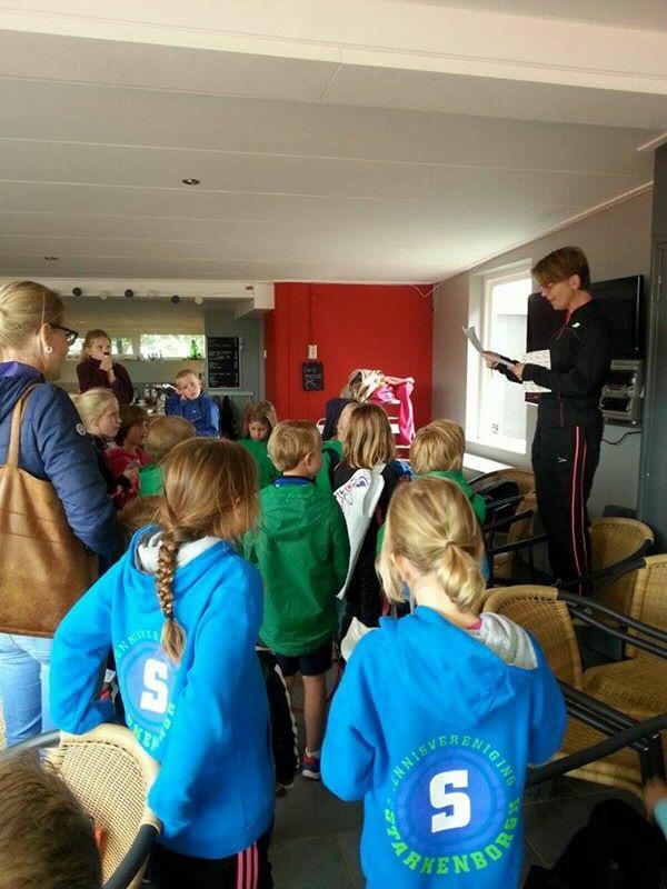 ltcfivelveld's tweet photo. Vanmorgen ging de jeugdcompetiie van start. In totaal deden er bijna 40 kinderen mee!! http://t.co/yRUG9S10VS
