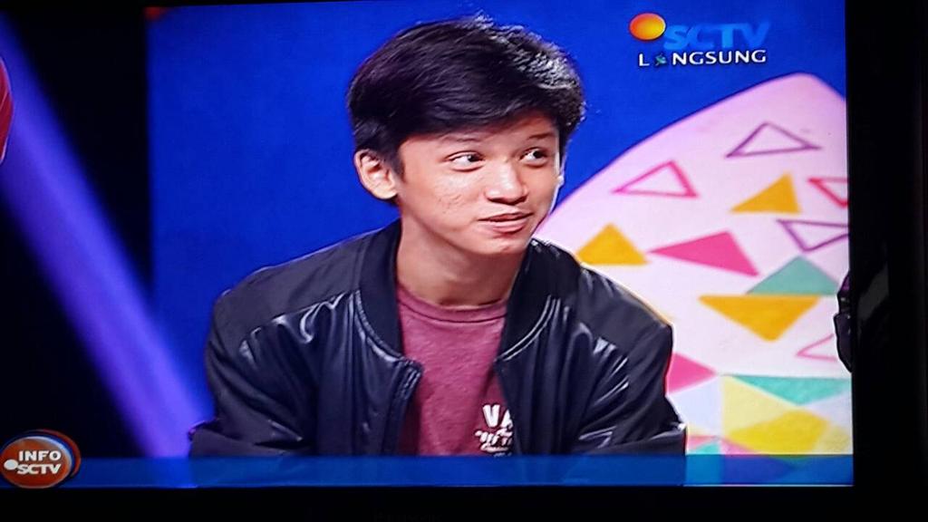 weareRayready's tweet photo. Udah puas belum liatin ka @Rayprasetya227 nya?? Nihh mimin kasih fotonya dehh http://t.co/T4HitVNPGY