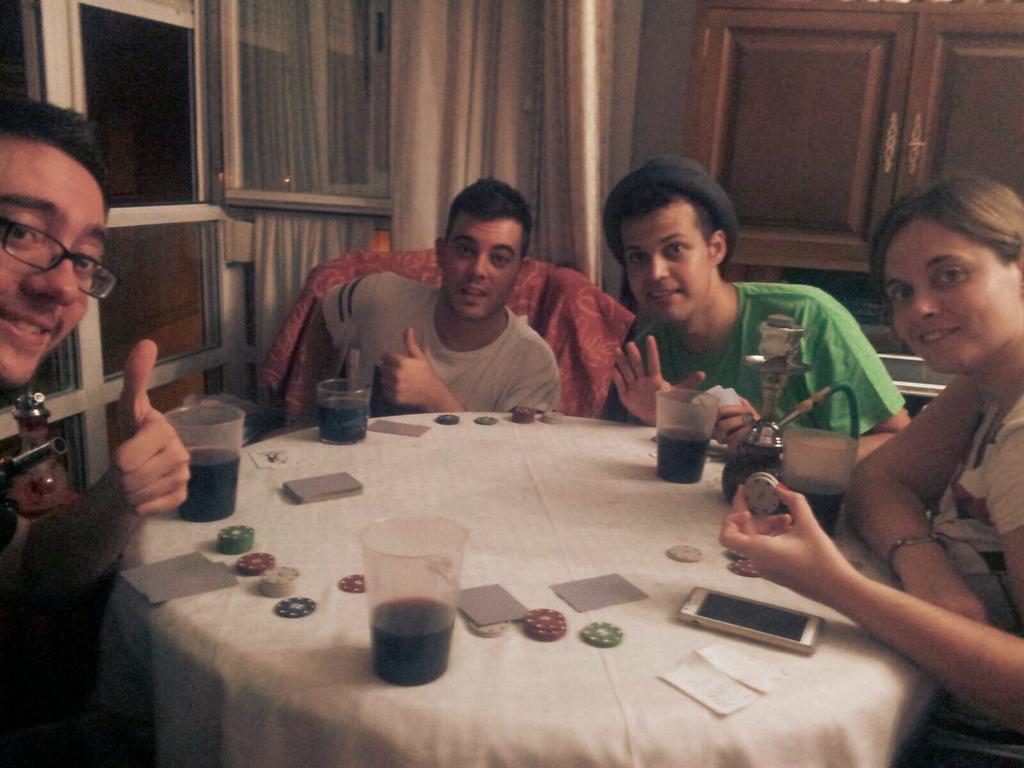alvator91's tweet photo. Empezamos las noches de poker!! =) http://t.co/QiHt2Rfm6b