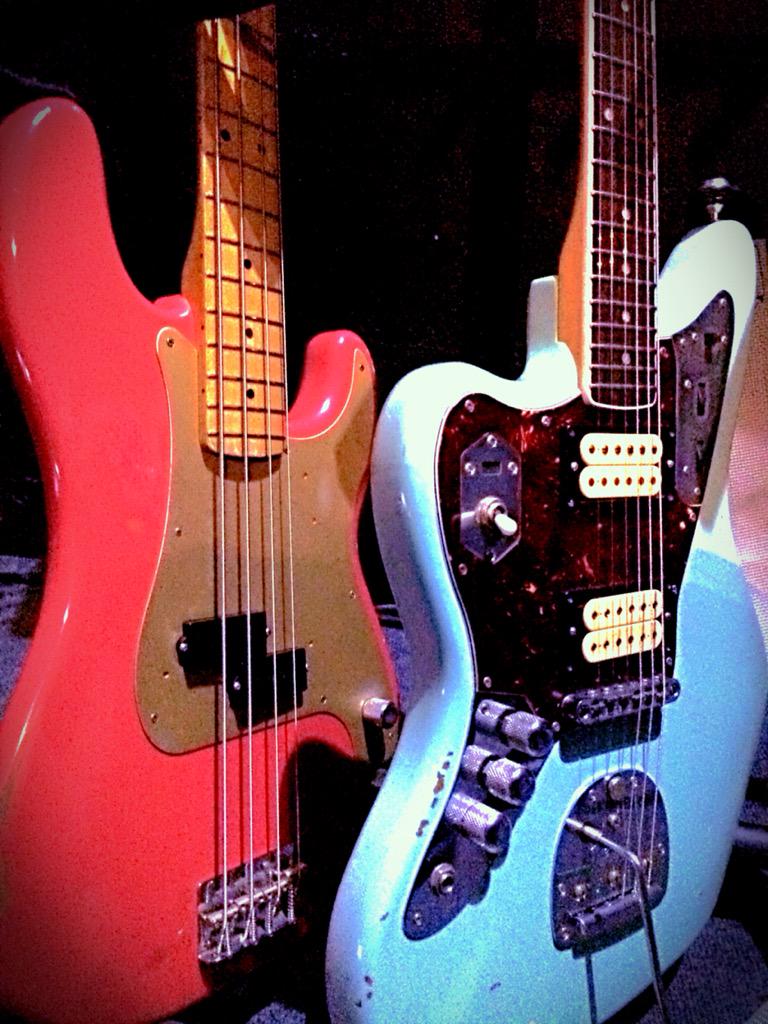 ianwfowles's tweet photo. Soundcheck. Nizhny Novgorod, Russia. #Fender #PBass #Jaguar #FenderMods http://t.co/Q7YkzvjsAu