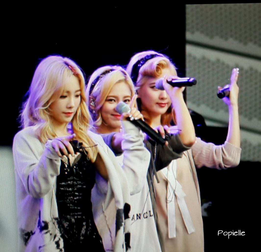 [PIC][06-09-2015]Hình ảnh mới nhất từ "DMC DJ CONCERT" của SNSD và MC Sunny - Page 5 CONoqi7UAAAoYbf