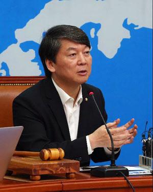 munrin's tweet image. [말과 말]야권연대 가시밭길 예고, 만약 노회찬 전 의원이 노원병 출마를 공식화한 상황에서 야권연대가 추진되면 교통정리가 불가피하다.