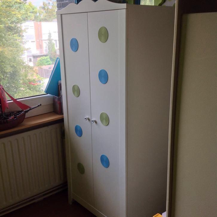 wouterbot's tweet photo. Leuke Hensvik ikea kinderkledingkast &amp; hang opbergkastje: http://t.co/WZi1aMjwcS http://t.co/Og2SLypEGC