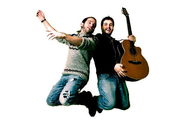 dmusical_cat's tweet photo. Aquesta tarda (19h) @ceskfreixas i @PauAlabajos a l'@AteneuCelra. Us hi esperem! @ajcelra  @radioCelra @CelraXI http://t.co/BjVNzAElav