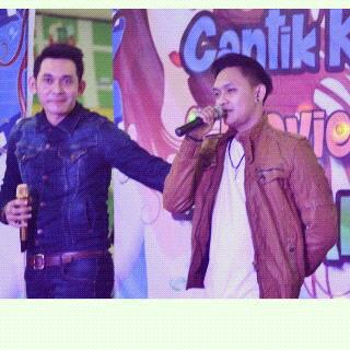 RME_Label's tweet photo. Thanks to Feri AFI udah nyanyi bareng @bobbyfaraby &amp; thanks to Jambi kalian luar biasa :) http://t.co/XWILrTY96t