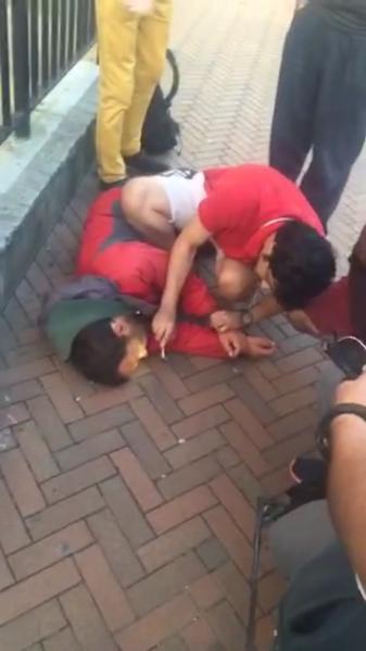 #خبر_عام 

طبيب سعودي ينقذ بريطانياً من الموت بجنوب لندن بعد أن سقط فجأة وسط الطريق. 

#السعودية #لندن #KSA