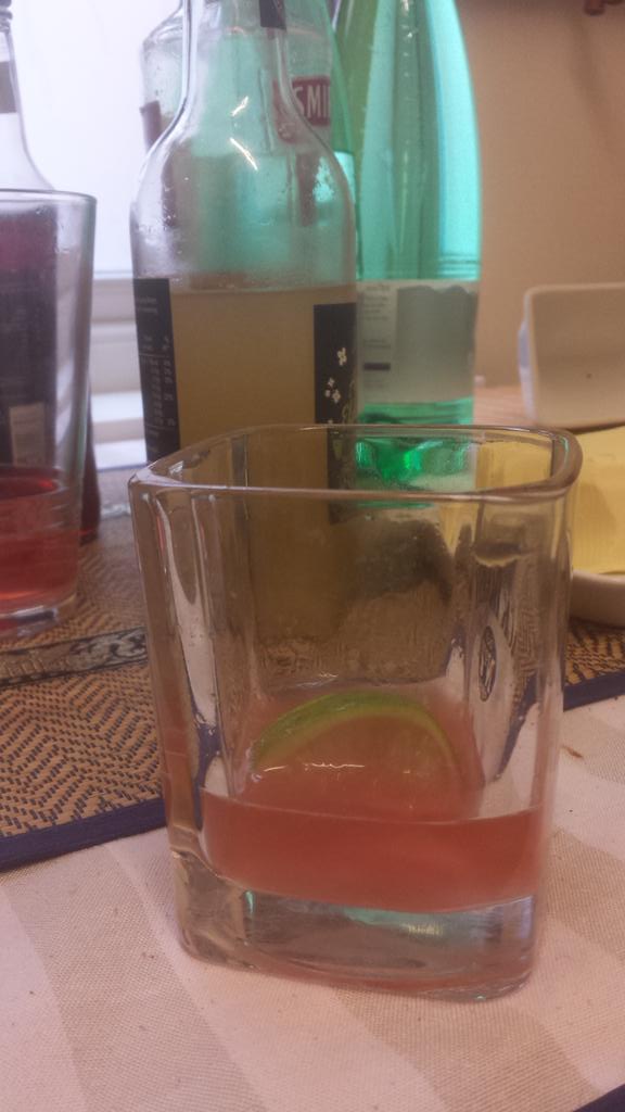 MandXInfusions's tweet photo. Dregs of todays #brunch #cocktail #m+x summercup, #strawberry&raspberry cordial #lime & #soda #OutTheLab #InMaBelly http://t.co/PK98v8BnDU