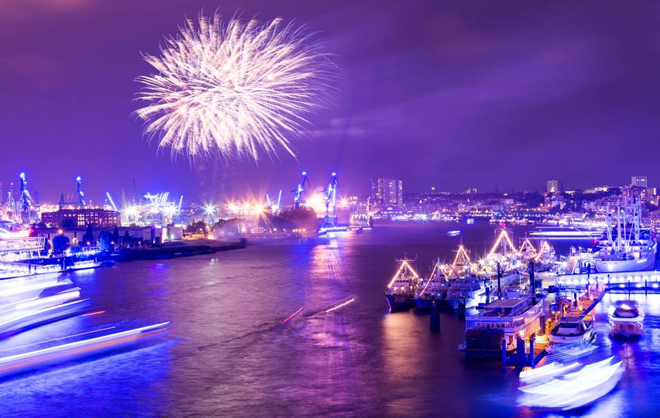 Raumschiff_com's tweet photo. Beautyful #Hamburg we <3 U http://t.co/ChjrZvQWmS