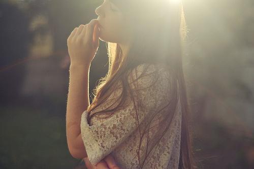 توصيني براحة بالي و اطمئنان قلبي ...!!
 أنا بقمة الراحة والإطمئنان ..    مادمت أنت تسكنني....♡