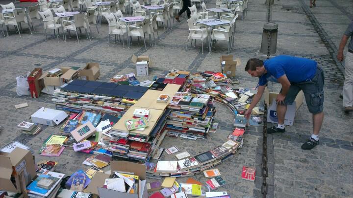 Angel_Arenas_'s tweet photo. Construimos una #catedraldelibros en #Toledo con #voixvivestoledo @toledoturismo @iLoveToledo_es @ABC_Toledo http://t.co/8gdmfET5q5