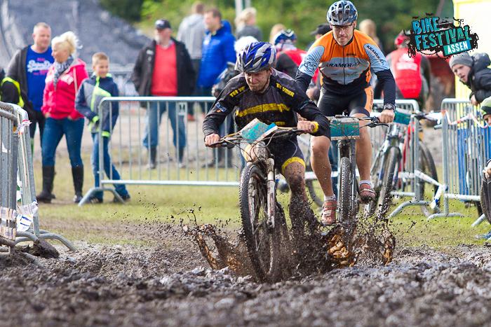 Bike_Festival's tweet photo. "Be a HERO" op de finishpassage #bikefestival2015 #assen #modder #doorzetten  #sportfotodrenthe #gopro http://t.co/nsDHHLuLbd