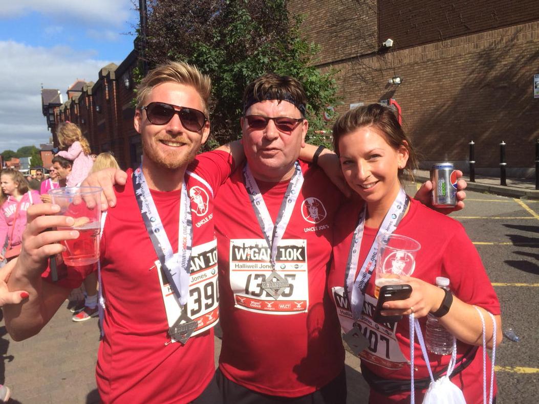 UncleJoesSweets's tweet photo. Some of successful #teamunclejoe. Well done everybody in #wigan10k http://t.co/5Z3D8ikoml