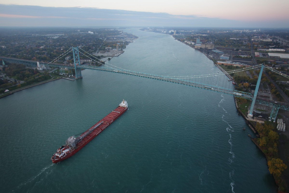 FreepMarathon's tweet photo. What are your best bridge and tunnel running tips? We want to know! #freepmarathon #detroit #windsor http://t.co/hZrqImeyfg