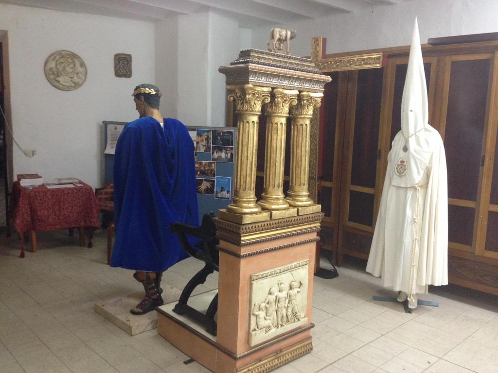 ResucitadoBadaj's tweet photo. Nuestra Exposición Anoche #NocheenBlanco2015 http://t.co/AkkGRQZQVt