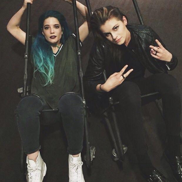 faveswithfaves's tweet photo. halsey and lynn gunn http://t.co/oxaWiMAS2A
