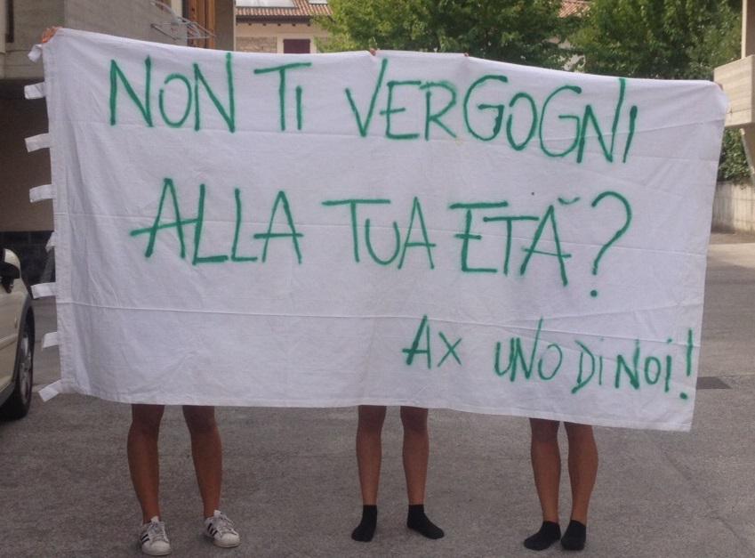 Pedro_ppedri's tweet photo. Anche se non siamo riuscite a tirarlo fuori perchè eravamo troppo prese a cantare, questo era per te!! @jaxofficial http://t.co/yLgm0X9JNo
