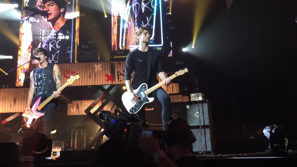 irwinnarry_'s tweet photo. so yeah the PCD is pretty bad rn. thanks for the amazing night 5sos.😘 #ROWYSOCamden #5SOScamden http://t.co/QW0frS4DjR