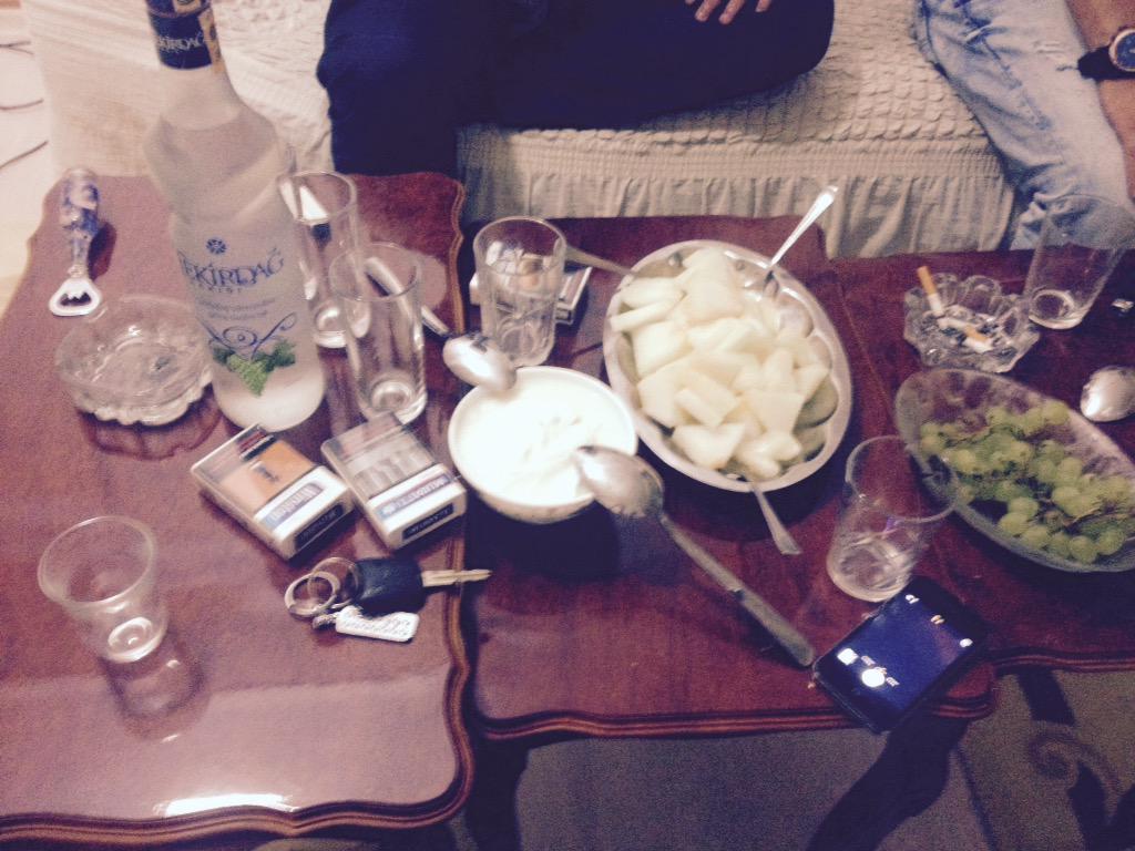ysfftskn's tweet photo. @HasannKaraky  bu gecede böle dertlerimizi paylaşıp dökülelim http://t.co/DBRMedOBRM