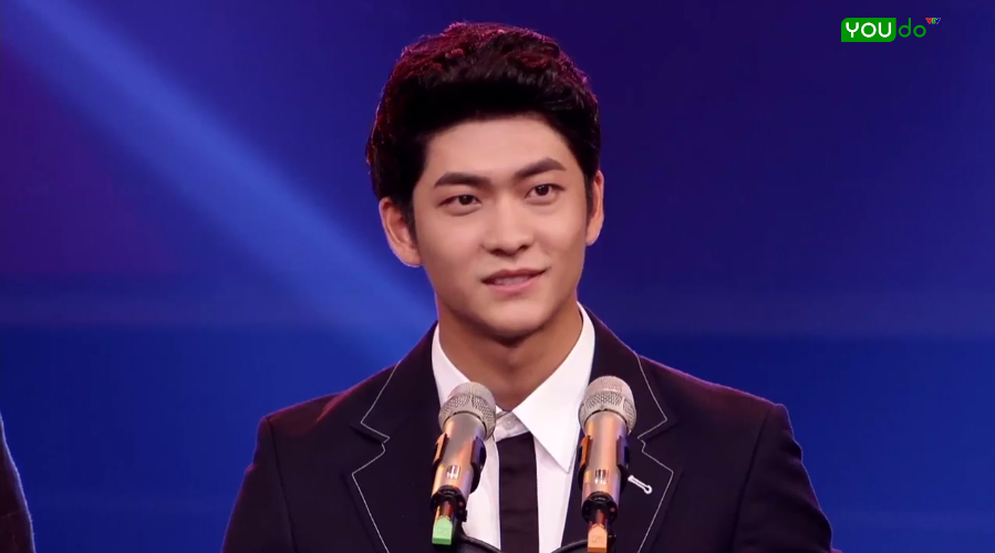 MakeMe5urprise's tweet photo. [CAP] 150906 #KangTaeOh VTV Awards 2015 ได้รับรางวัล Impressive Face Award ฝ่ายชายค่ะ #오늘도청춘 #ForeverYoung #강태오 http://t.co/Mmu1xI7QkB