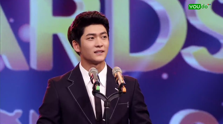 MakeMe5urprise's tweet photo. [CAP] 150906 #KangTaeOh VTV Awards 2015 ได้รับรางวัล Impressive Face Award ฝ่ายชายค่ะ #오늘도청춘 #ForeverYoung #강태오 http://t.co/Mmu1xI7QkB