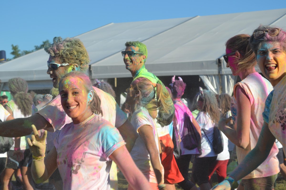homefestival_'s tweet photo. Questa è la partenza di #MoohRun Rainbow Edition #HomeFestival2015 🎪🎪 http://t.co/nhBI8EeAaX
