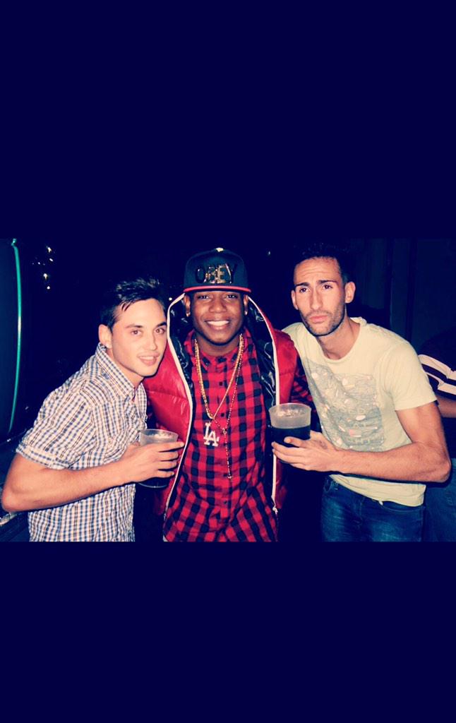 antonyguccikb's tweet photo. Grandes....... http://t.co/rQWFa6Cvbd