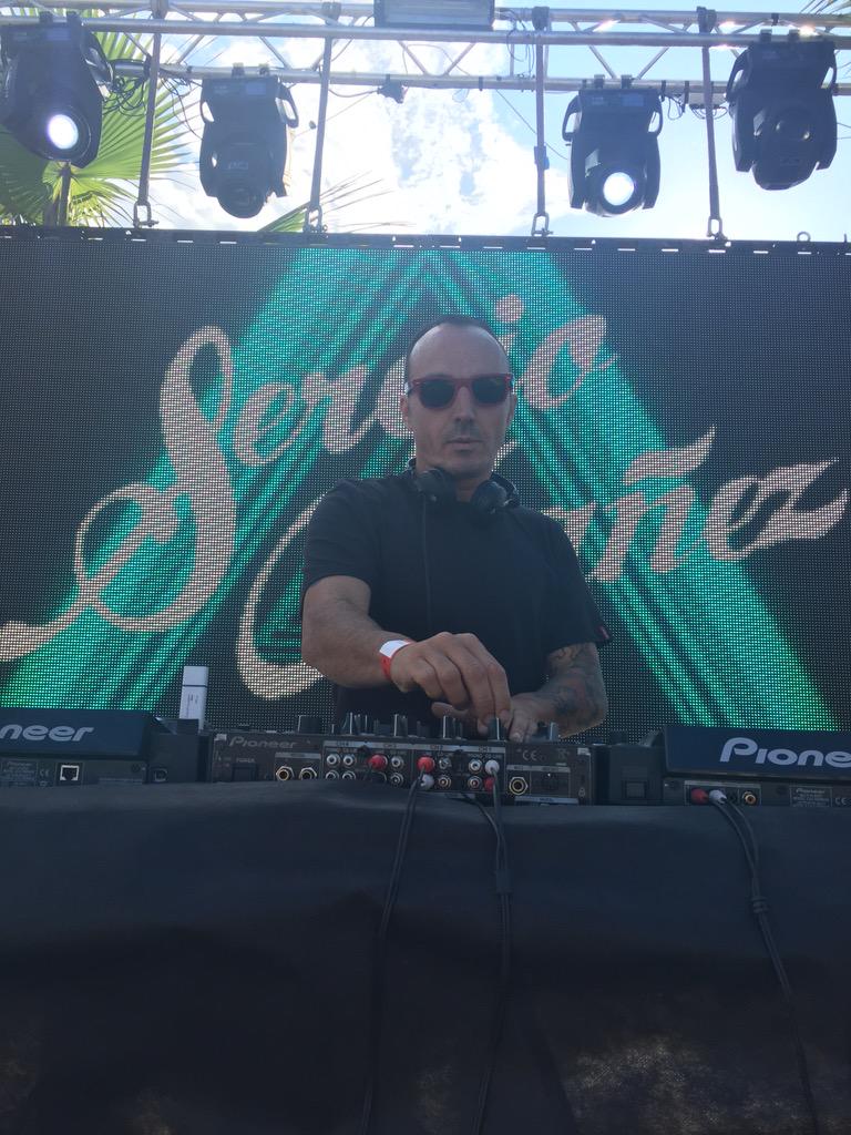 SoundglassesFes's tweet photo. La mejor música de la mano de Sergio Mañez!!! #soundglasses #sun #summer #music #techno #festival #thebestdjs http://t.co/vr69sZUC2Z