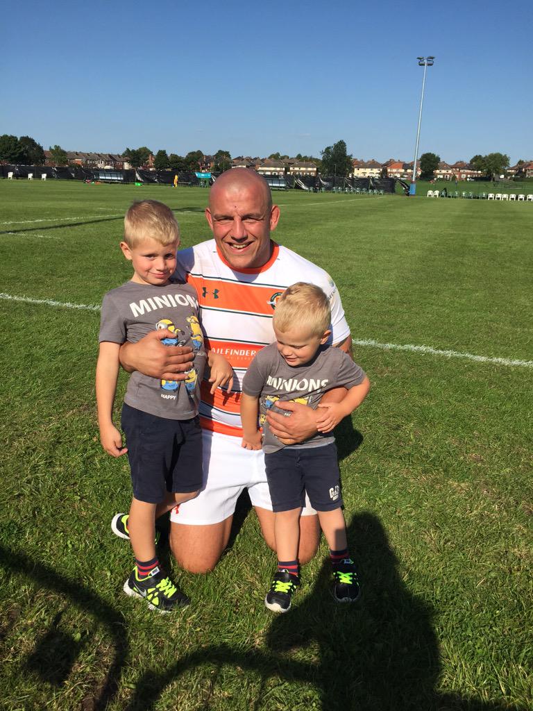 MissBex_C's tweet photo. Road trip to watch daddy @MelonMatt in his first game of the season for @ealingtfrugby #yealing http://t.co/cenGH1RNrT