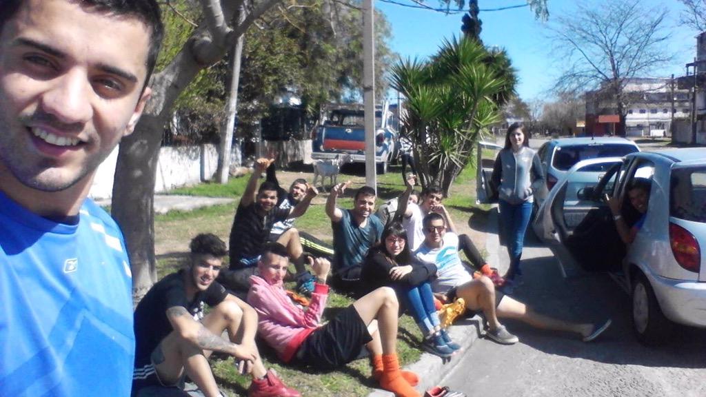 LasAcacias_FC's tweet photo. Otra victoria y seguimos adelante 💪 http://t.co/x1Nak4AwOo