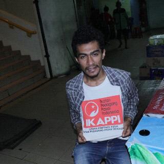 bang_miftah's tweet photo. Ini sahabat ku dari ambon manise (yehAmza alhmid) #siTampan @DPP_IKAPPI @MasMansuri @DPWIKAPPIJATENG http://t.co/i41JSye2gx