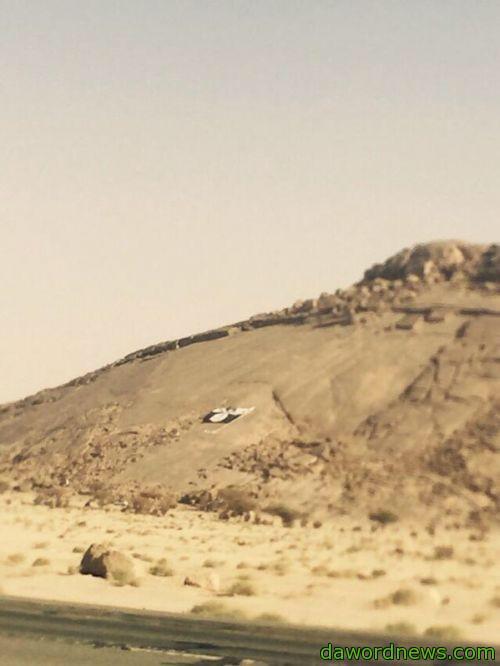 سكان #الدوادمي يتفاجؤون بعلم #داعش على سفح هضبة البيضتين غرب المحافظة، والجهات الأمنية تزيله وتبدأ التحقيق.
-