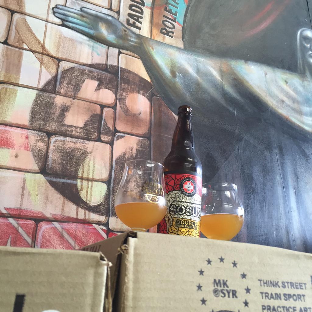 bearquitugua's tweet photo. Friday beers at the office http://t.co/4L0UK518UV