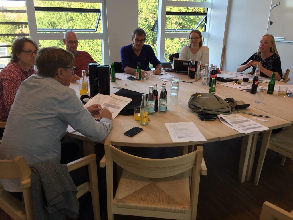 #EI4S2015 committee surprisingly relaxed. Even Tania.