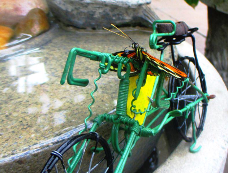 lewisginter's tweet photo. Butterflies On Bikes 2 celebrate @UCIRichmond2015 http://t.co/PWi7wcCI14 See them @ Butterflies LIVE!  #Richmond2015 http://t.co/BPClq8LsgX