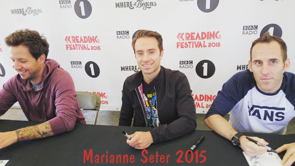 MarianneJKnight's tweet photo. I miss #ReadingFestival & #SimplePlan 😘😍💗 #pierrebouvier #sebastienlefebvre #chuckcomeau #thisbandsavedmylife http://t.co/boZrB4o0rX