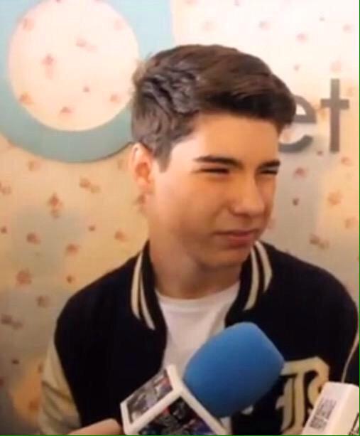 jdomreactions's tweet photo. cuando en un examen intento copiar al de alado pero escribe muy pequeño: http://t.co/WEUHLXjhcn