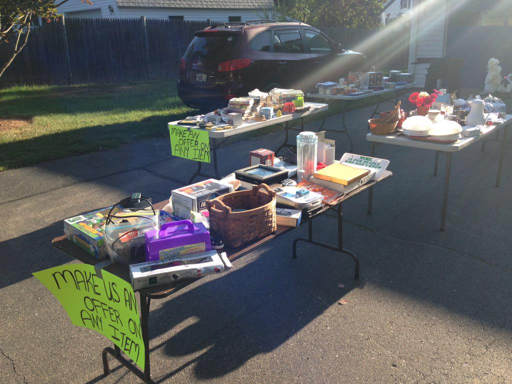 Chalue490's tweet photo. YARD SALE

160 Back River Rd Dover, NH

 EVERYTHING MUST GO!! Come on down and make us an offer! http://t.co/eRr6v4ic1p
