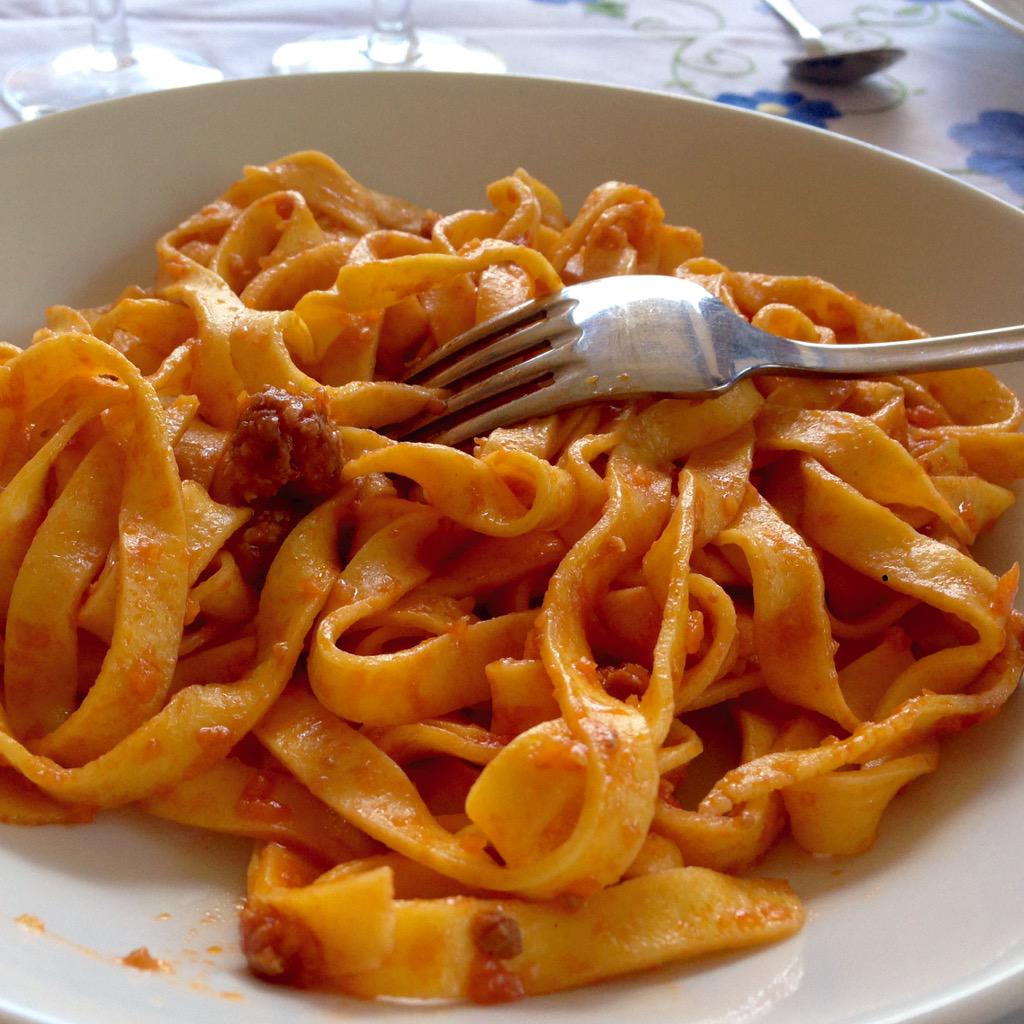 turismoER's tweet photo. [#APranzoConTER #Bertinoro] Seconda portata: #tagliatelle al ragù..dobbiamo aggiungere altro? :D http://t.co/lbKNXgKF88
