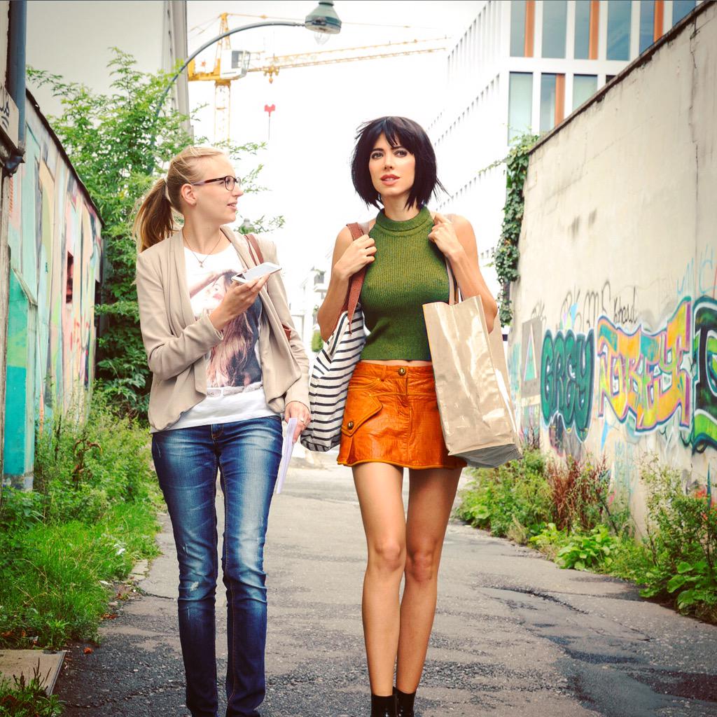 Программа наказания учениц. Лапает девушку на улице. Milo moire перфоманс dildomobile. Показывает грудь прохожим. Дает на улице всем потрогать.