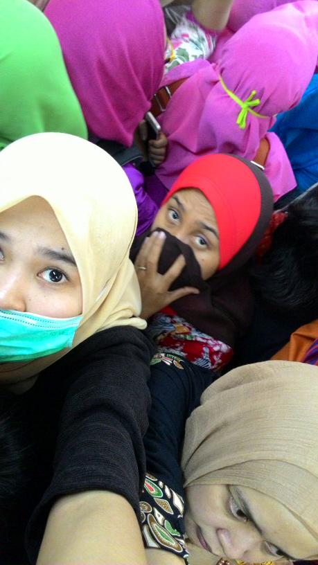 ajengmochtar's tweet photo. #7thnKCJ happybday keretaku, wish nya 1 aj, bs dpt du2k setiap plg kerja.. Itu aja cukup... Ngihihi.. @CommuterLine http://t.co/F5I11xEPcO