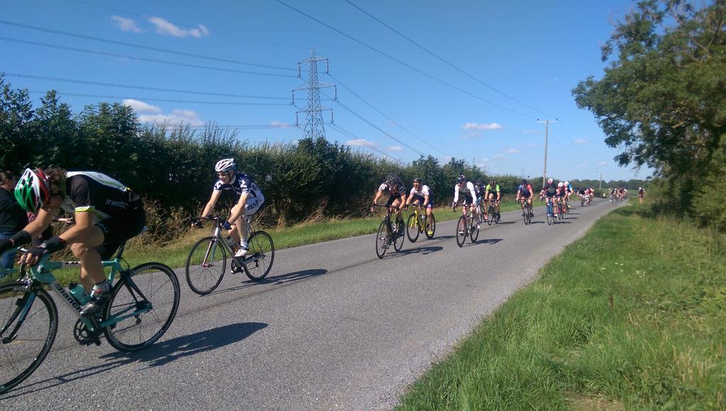 BeestonRacing's tweet photo. #BourneWheelers #NCRA race @LukeBonnett  came 11th @olismee  in the bunch #goodLads http://t.co/1m20IJzDU5
