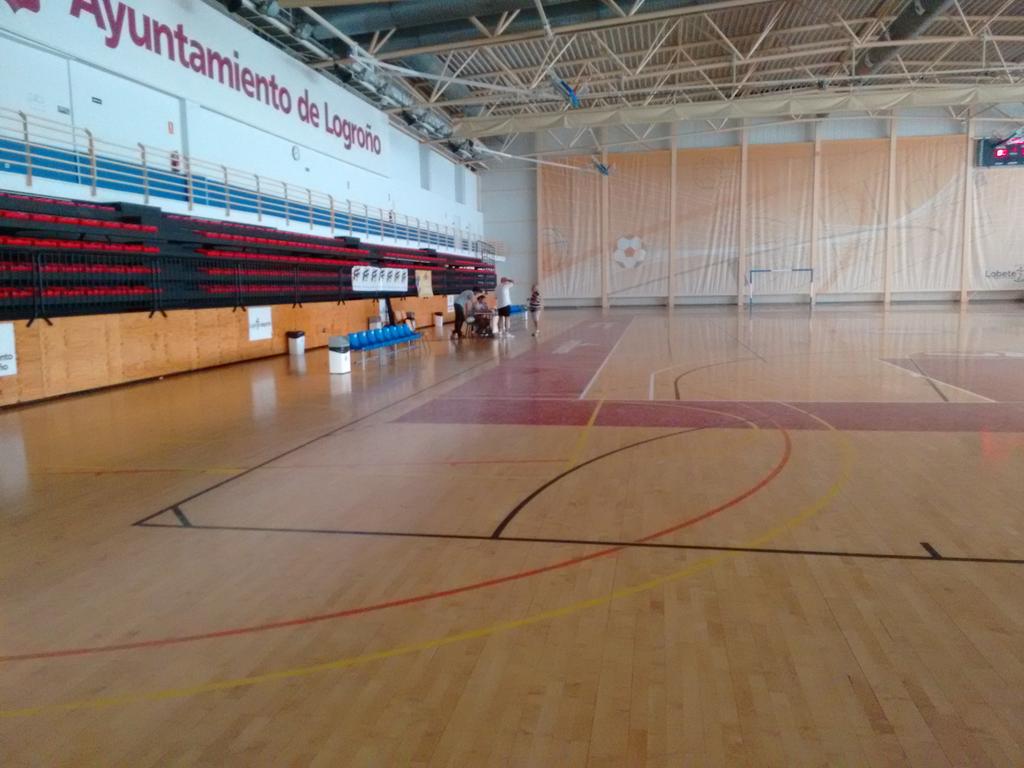 tafafutbolsala's tweet photo. A las 15h comenzará el partido. Excelente marco el Pabellón de Lobete. http://t.co/DyDkDaHa6L