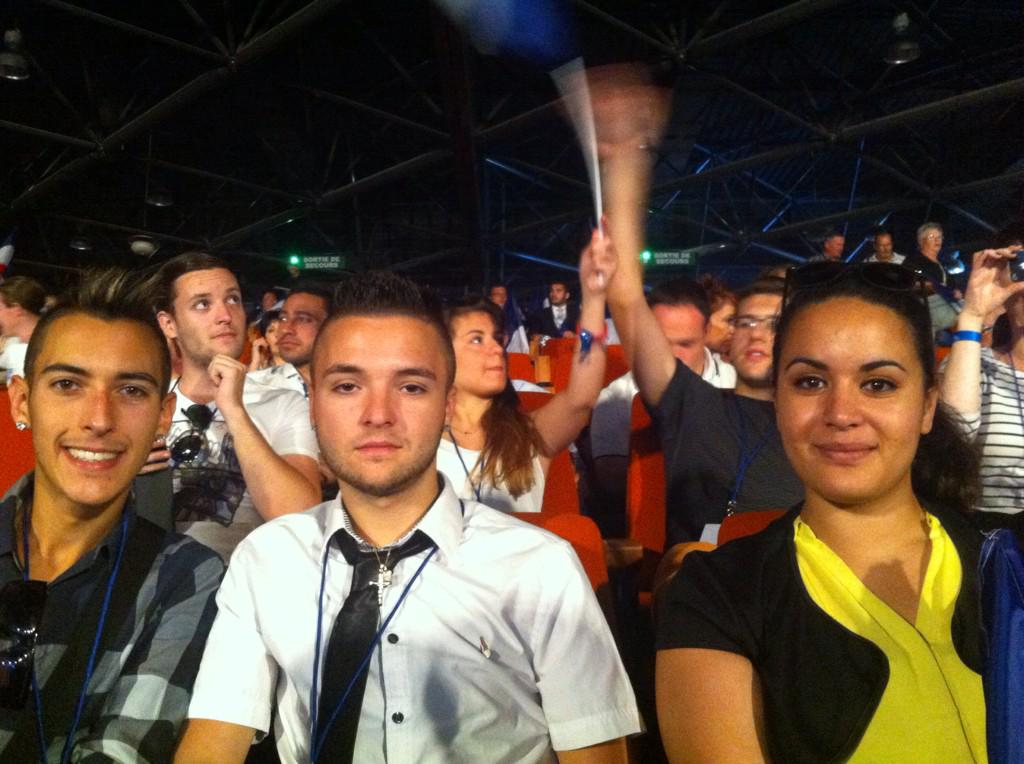FlorentErard's tweet photo. Discours de @MLP_officiel dans quelques instants dans cette ambiance de folie ! #UDT2015 #FN #FNJ #Régionales2015 http://t.co/cdqMNymY95