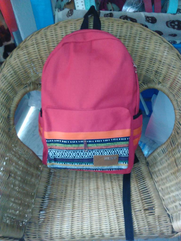 rumbacomple's tweet photo. #mochilas #chulas #Archena http://t.co/FERmkHxd5V