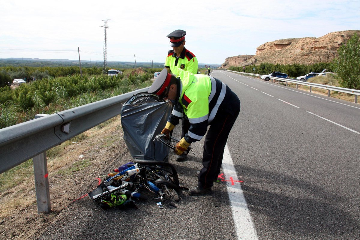 El autor del atropello mortal a dos ciclistas en Lleida da positivo en el test de alcoholemia elperiodico.com/es/noticias/so…