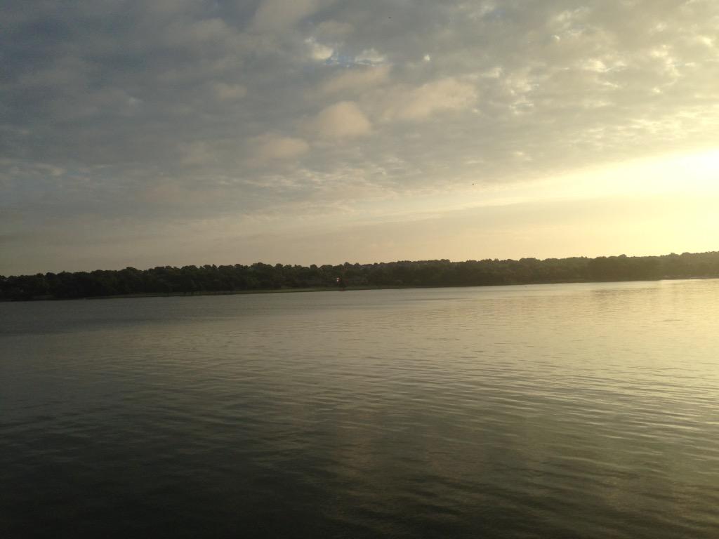 raylee_emily's tweet photo. Great place to spend sleepless morning. #clearinghead http://t.co/U69QHNFMxW
