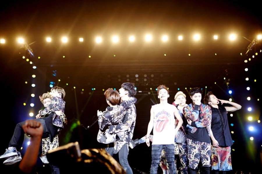 PcyBbh92_'s tweet photo. Nyesek~~~ #ThrowbackTLPINA 1 Year Ago - EXO The Lost Planet in Jakarta πππππ
http://t.co/ieNAlOJ2ms