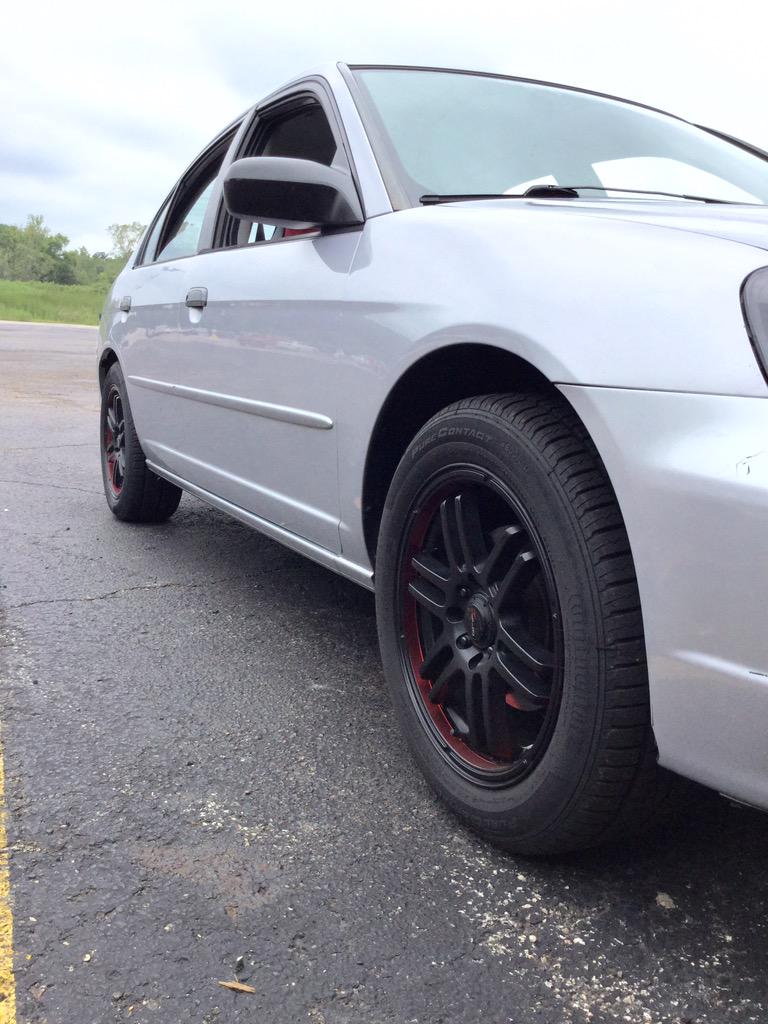 DakotaBreit's tweet photo. #carguysselfie #bassheads #blackwithredringrims #carguys #flexallday #halolights #HondaCivicTour http://t.co/ZabI8lxZCR